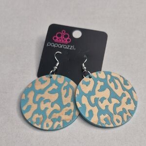 Round Disc Earrings w/ Turquoise And Beige Leopard Pattern